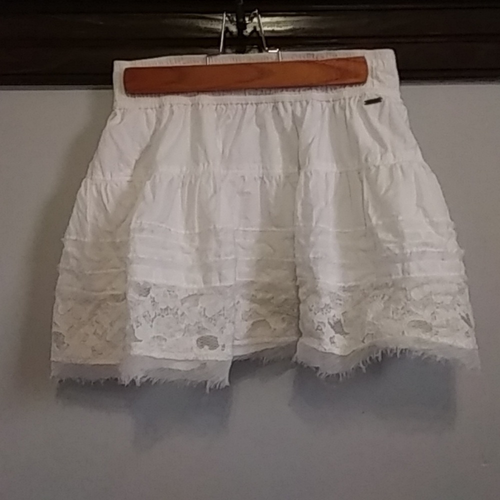 White cotton and ruffle skirt